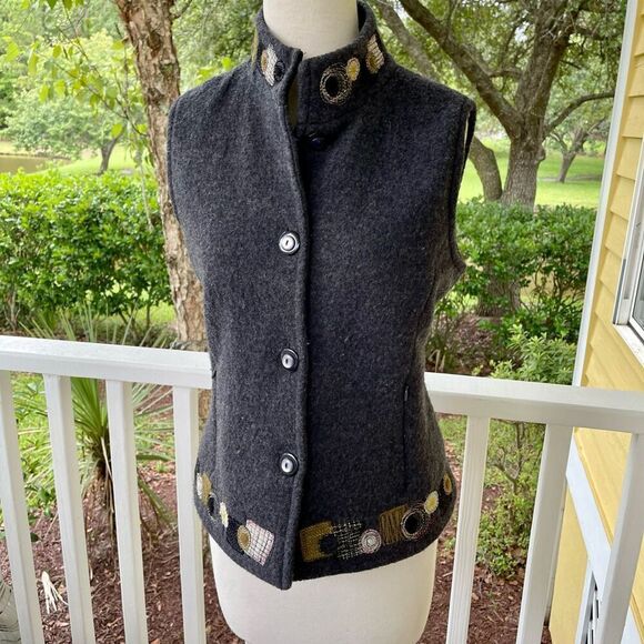 Icelandic Design Wool Sweater Vest - Picture 1 of 6